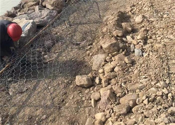 भारी जस्ता लेपित 2.0 मिमी वायर मेष गेबियन टोकरी मिट्टी का क्षरण संरक्षण