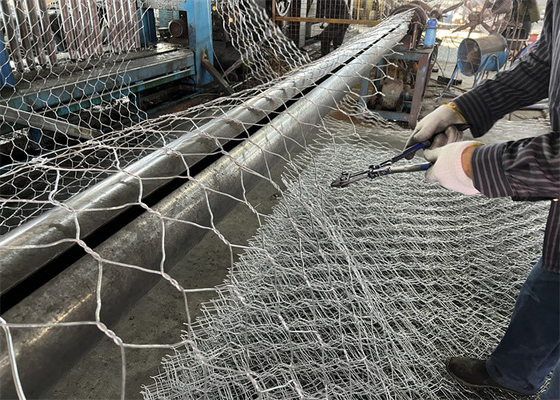 1m-2m चौड़ाई जस्ती गाबियन बॉक्स 80x100 मिमी जाल आकार