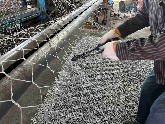 2*1*0.5m 2*1*1m 3*1*1m Galfan Gabion Baskets बुना हुआ