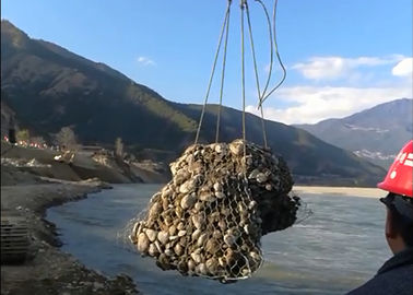 अस्थायी बाढ़ सुरक्षा गेबियन रॉक वॉल पिंजरे 380 MPa तन्य शक्ति
