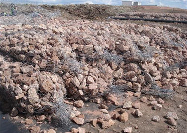 अस्थायी बाढ़ सुरक्षा गेबियन रॉक वॉल पिंजरे 380 MPa तन्य शक्ति